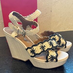 NWOT Copper Key Cream and Black Wedges